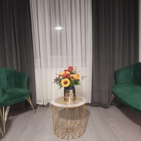 Zenlux Hotell Iasi Exteriör bild