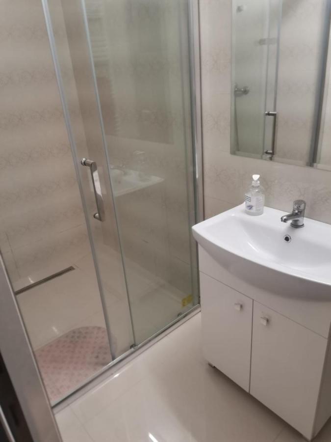 Zenlux Hotell Iasi Exteriör bild