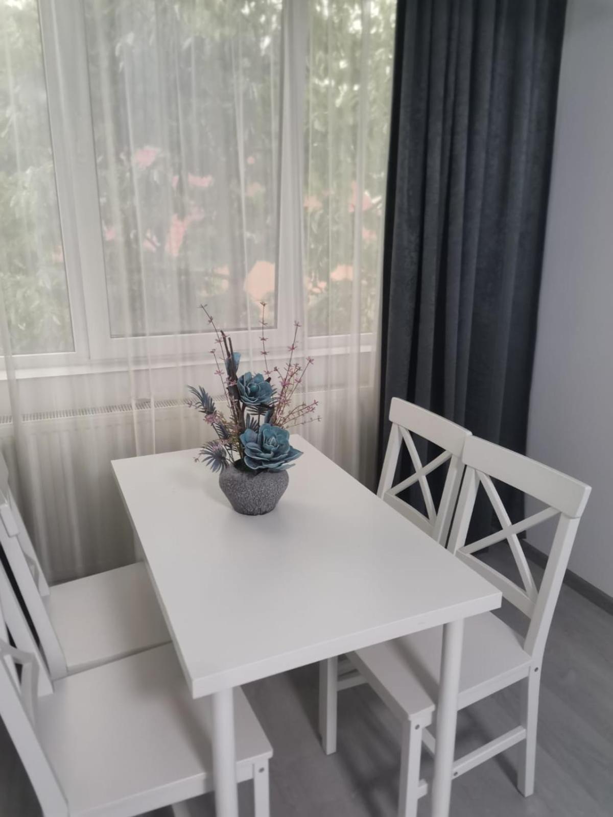 Zenlux Hotell Iasi Exteriör bild