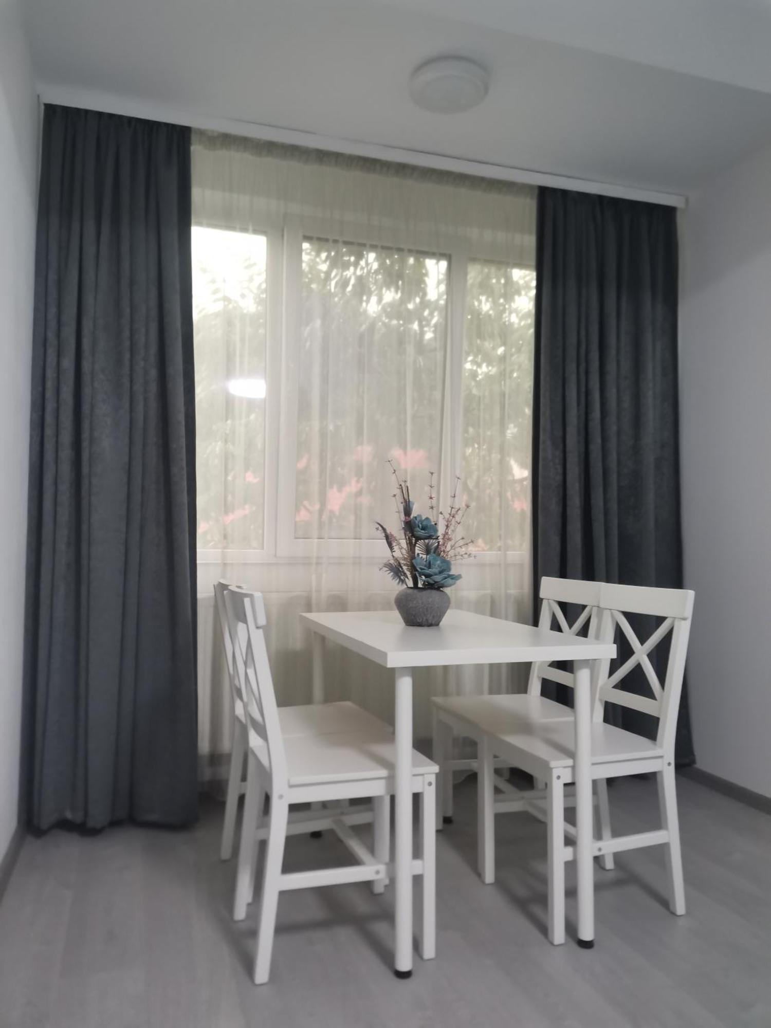 Zenlux Hotell Iasi Exteriör bild