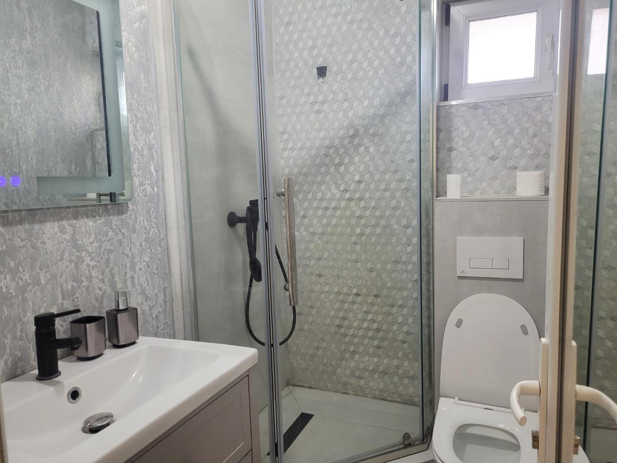 Zenlux Hotell Iasi Exteriör bild